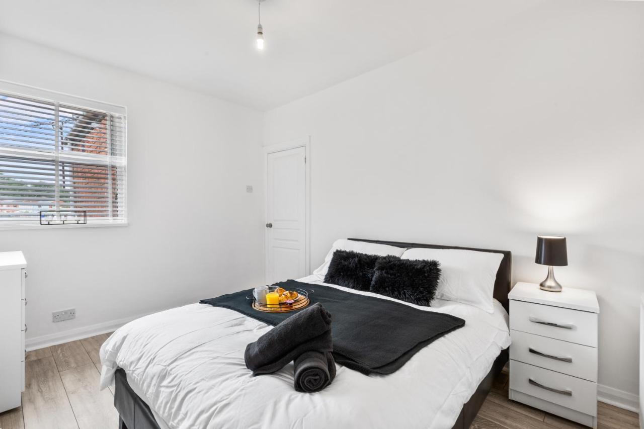 Nuneaton - Ideal 3 Bedroom, Wi-Fi Parking, Sleeps 6 - Jrr Stays ภายนอก รูปภาพ